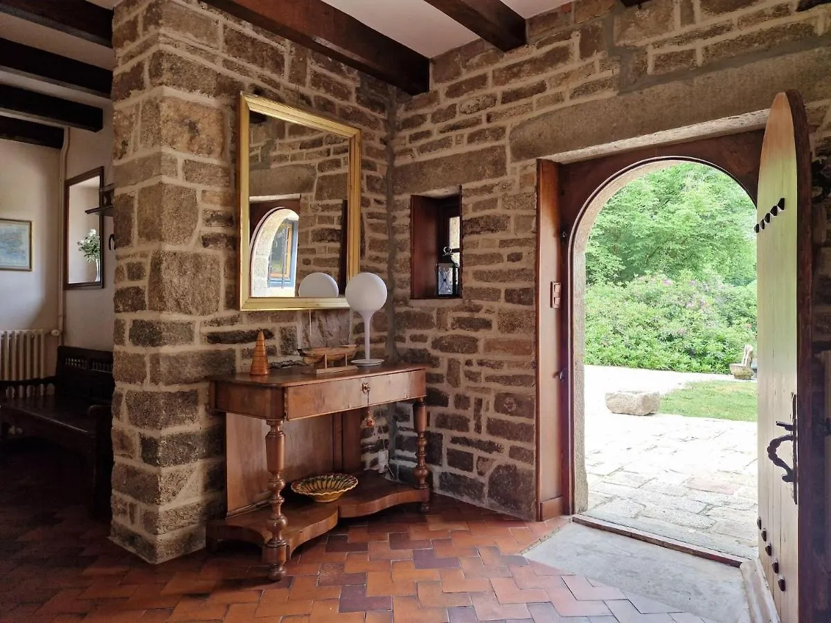Holiday Home, Landeleau 0*,